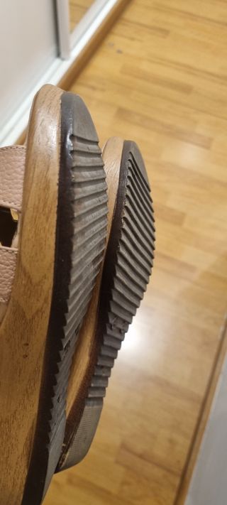 Sandalias D'atts Piel Beige y Doradas