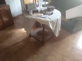 Mesa de camilla antigua madera y metal