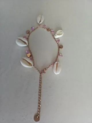 Bracciale con perline rosa e conchiglie