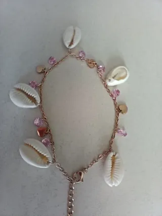 Bracciale con perline rosa e conchiglie