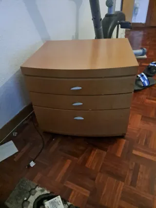 Mesilla de noche de madera