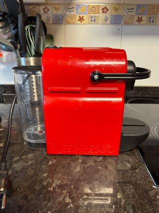 Cafetera Nespresso Roja