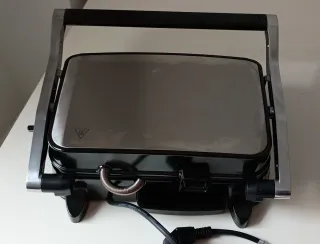 Plancha/Grill Panini Pro 1500 W. Funciona perfecto