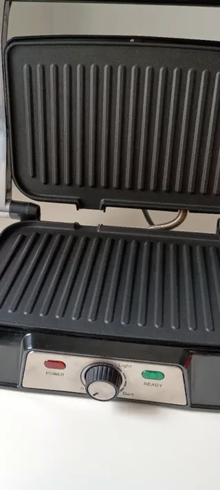 Plancha/Grill Panini Pro 1500 W. Funciona perfecto