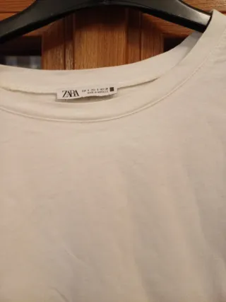 T-shirt Zara maniche ampie