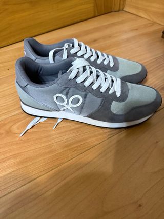 Zapatillas Silbon grises y blancas