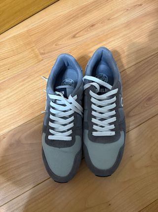 Zapatillas Silbon grises y blancas