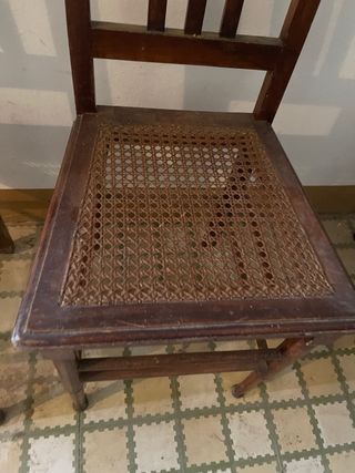 Juego de 2 sillas antigues 25 euros les Dos