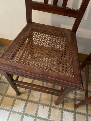 Juego de 2 sillas antigues 25 euros les Dos