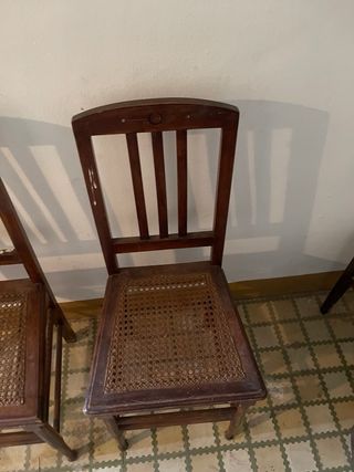 Juego de 2 sillas antigues 25 euros les Dos