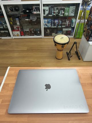 MacBook Pro 2019 15 i7 16GB RAM 256GB SSD