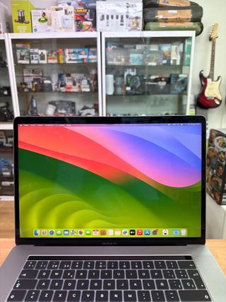 MacBook Pro 2019 15 i7 16GB RAM 256GB SSD