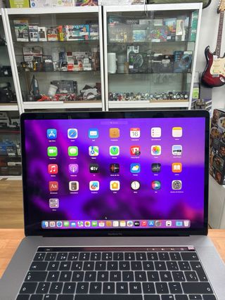 MacBook Pro 2019 15 i7 16GB RAM 256GB SSD