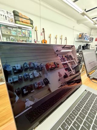 MacBook Pro 2019 15 i7 16GB RAM 256GB SSD