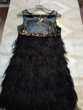 Vestido fiesta lentejuelas y plumas