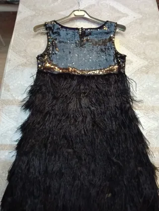 Vestido fiesta lentejuelas y plumas