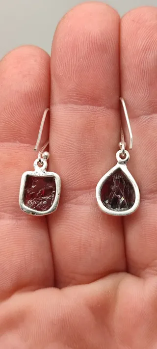 Pendientes de Plata y Granates Naturales.