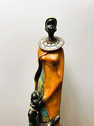 Escultura Madre e Hijo Étnico