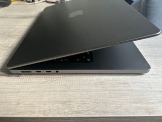 MacBook Pro 14" M1 Pro (2021) - 32GB RAM - 512GB
