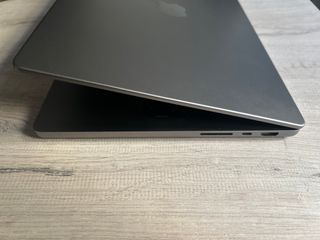 MacBook Pro 14" M1 Pro (2021) - 32GB RAM - 512GB