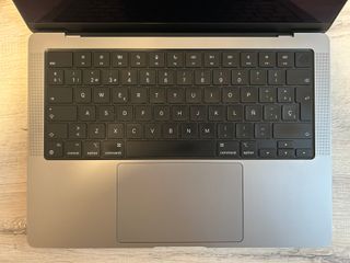 MacBook Pro 14" M1 Pro (2021) - 32GB RAM - 512GB