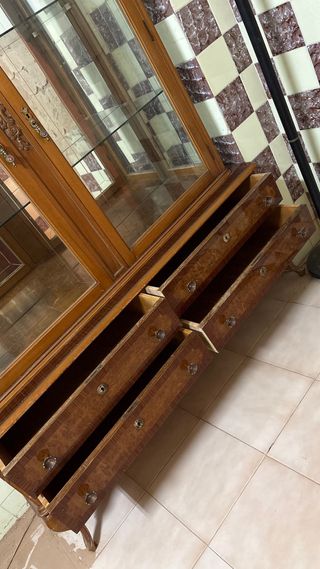 Vitrina vintage de madera y cristal