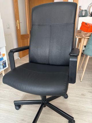 Silla de oficina con reposabrazos