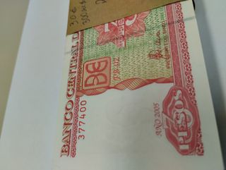 Taco 100 billetes 3 pesos Cuba 2005