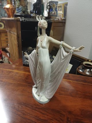 Lladro Grand Dame Dama Porcelana