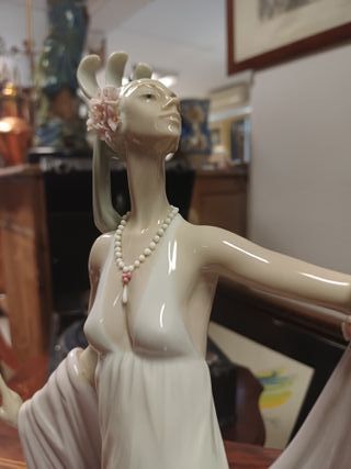 Lladro Grand Dame Dama Porcelana
