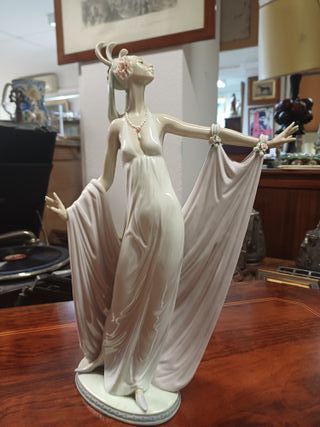 Lladro Grand Dame Dama Porcelana