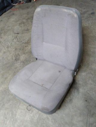 Asientos Delanteros Nissan Trade 1986