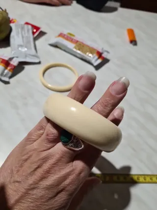 Grosso bracciale beige/bianco