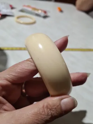 Grosso bracciale beige/bianco