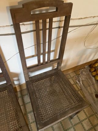 Juego de 3 sillas antiguas de madera 25 euros