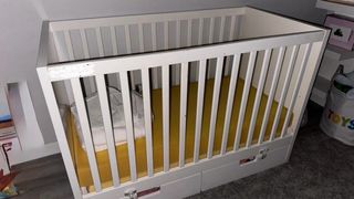 Cuna blanca con cajones