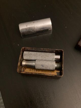 Afeitadora antigua con caja y cuchillas