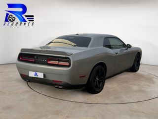Dodge Challenger SXT RWD