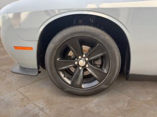 Dodge Challenger SXT RWD