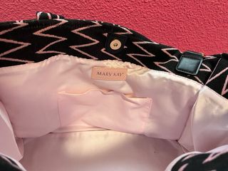 Bolso Mary Kay Negro y Rosa Zigzag