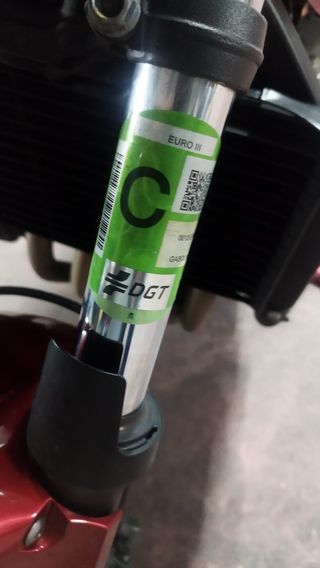 Honda CBF 600 Naked Roja