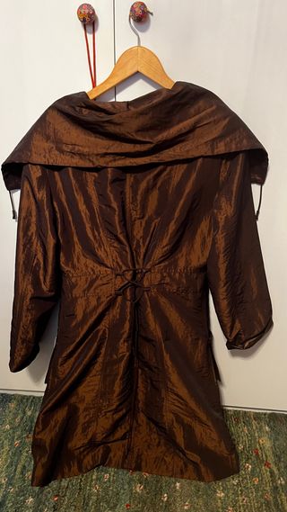 Gabardina marrón con estilo