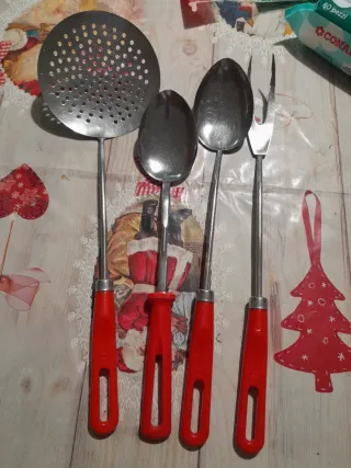 Set Utensili Cucina Rossi e Argento