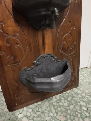 Fuente o aguamanil antiguo