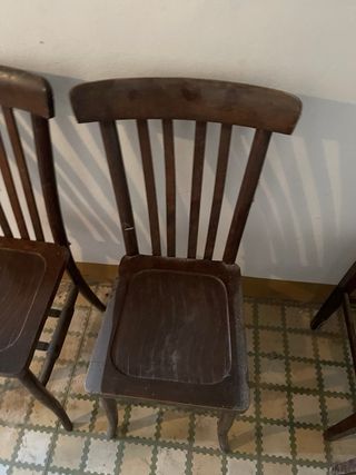 Conjunto de 2 sillas antiguas de madera