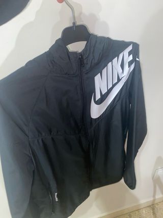 Chaqueta cortavientos Nike negra Talla L niño