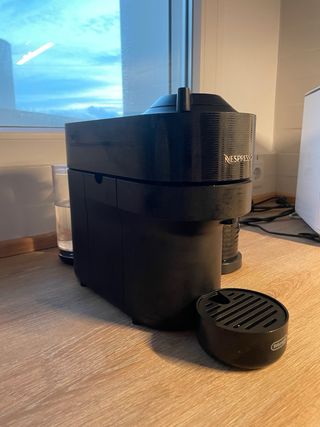 Cafetera Nespresso con espumador DeLonghi