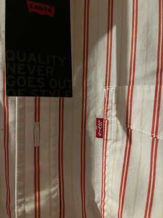 Camisa Levi's Rayas Rojas y Blancas
