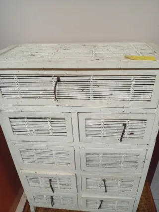 Mueble de mimbre y madera