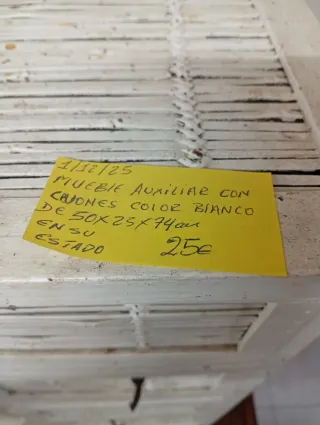 Mueble de mimbre y madera